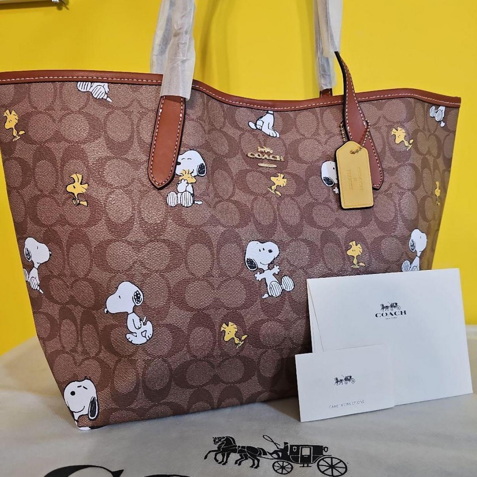 Coach peanuts snoopy cf166 khaki redwood multi tote bag signature