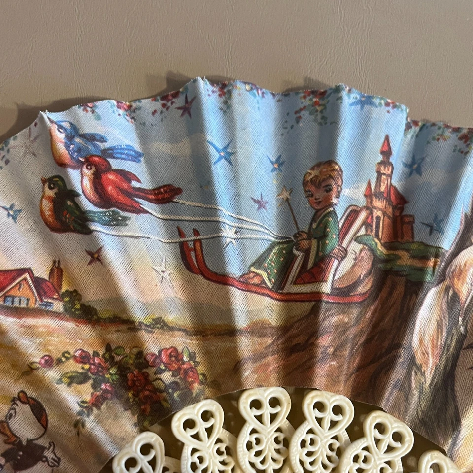 Antiguo ventilador de mano vintage de plástico y lona plegable 1940-1950 del Pato Donald Foto 4 de 4