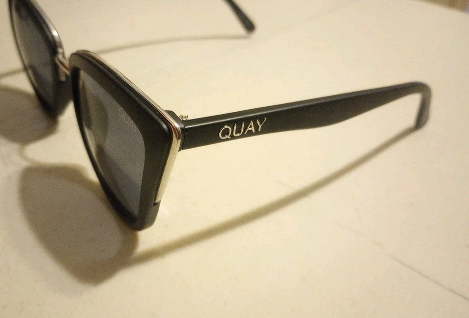 Óculos de sol Quay "My Girl" olho de gato preto/prata 126 armações apenas lentes arranhadas - Imagem 2 de 4