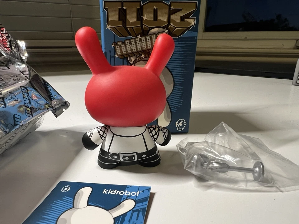 Kidrobot Dunny 2011 Serie Figura Rock n' Roll por Elphonso Lam Caja Original Tarjeta Foto 2 de 2