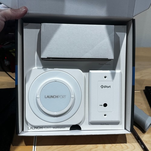iPort LaunchPort WallStation, White, Part Number 070142132710052 (NEW) - Afbeelding 2 van 5