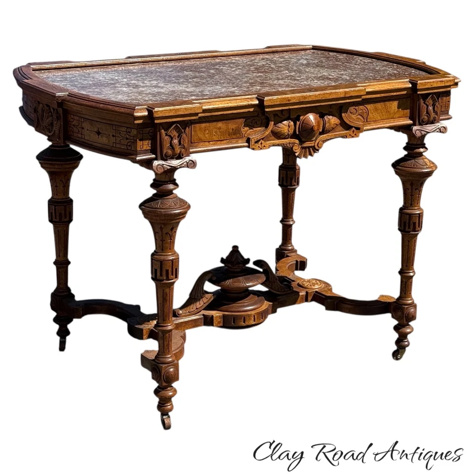 Antigua mesa central victoriana de mármol nogal en Herter Brothers Renacimiento Foto 2 de 4