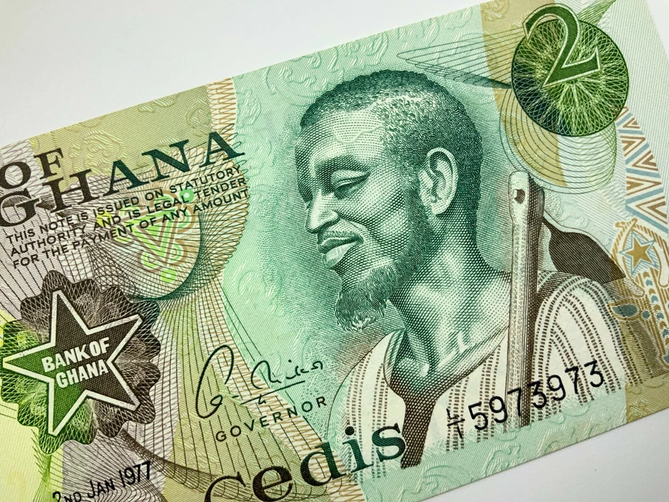 1977 Bank of Ghana Two Cedis Uncirculated Banknote 2 W017 - Image 4 of 4