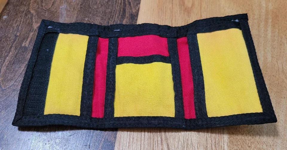 Levis Vintage Retro Trifold Canvas Wallet - Colorful - Red, Gray and Yellow - Image 4 of 4