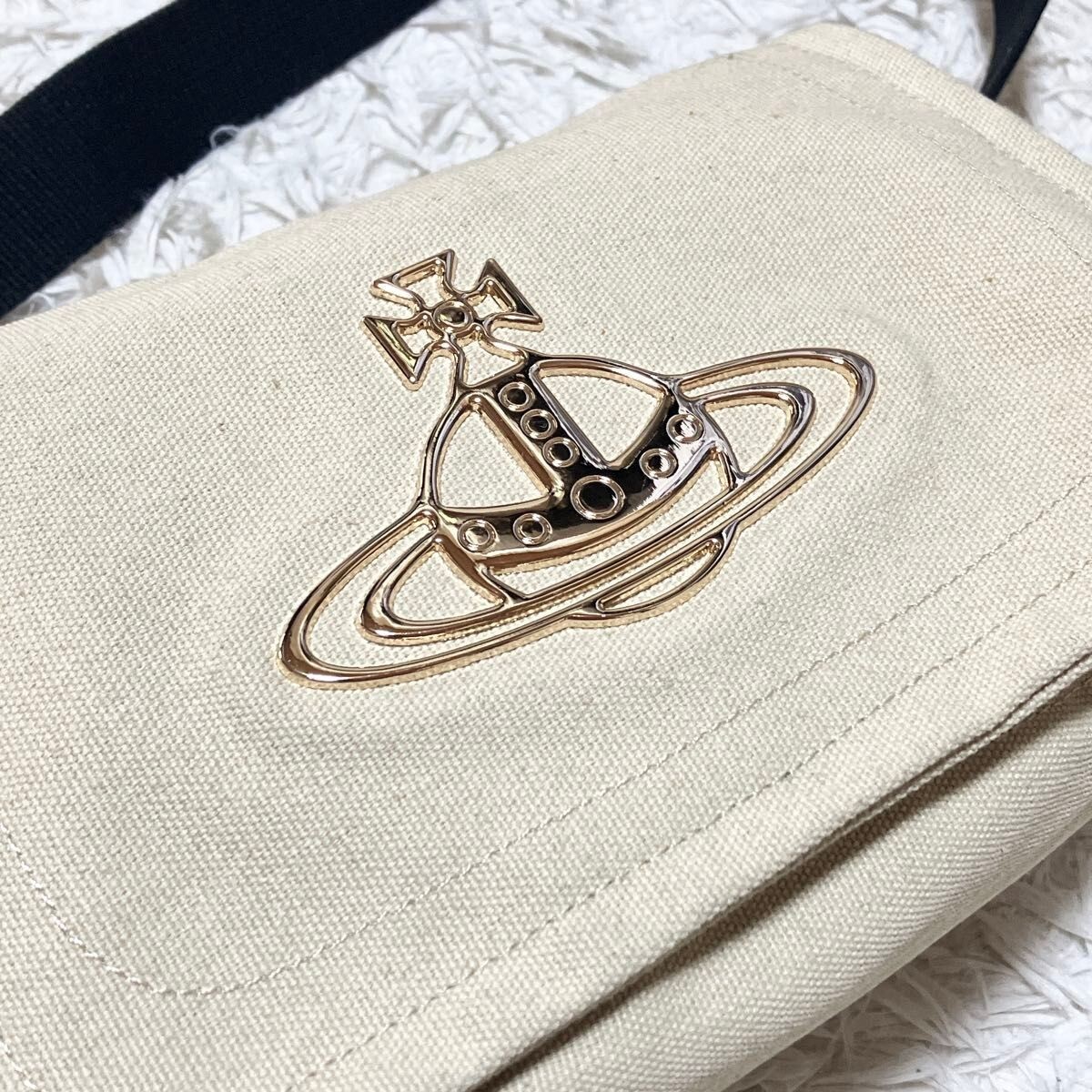 国内即発送☆Vivienne Westwood ORB プレート ショルダーバッグ Vivienne Westwood Crossbody Shoulder Bag Canvas Beige Orb