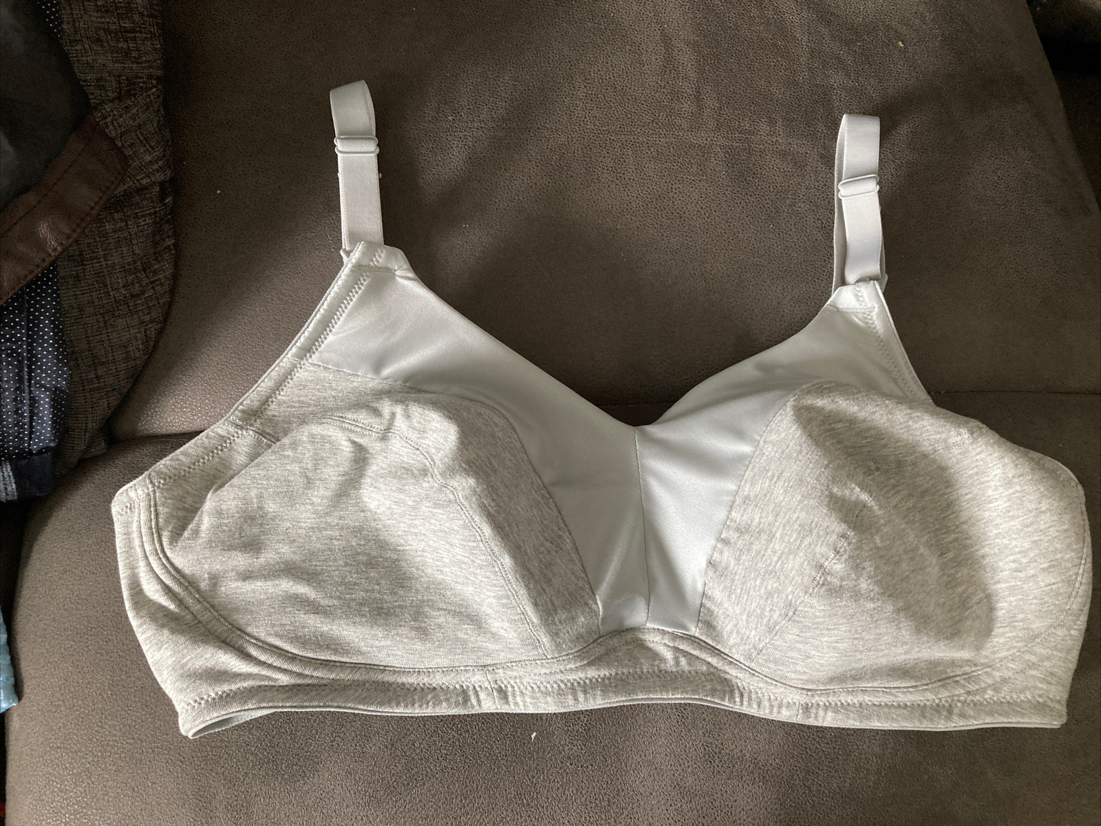 BNWT M&S Light Grey Maternity Nursing Tshirt Bra Size 32E Drop Strap