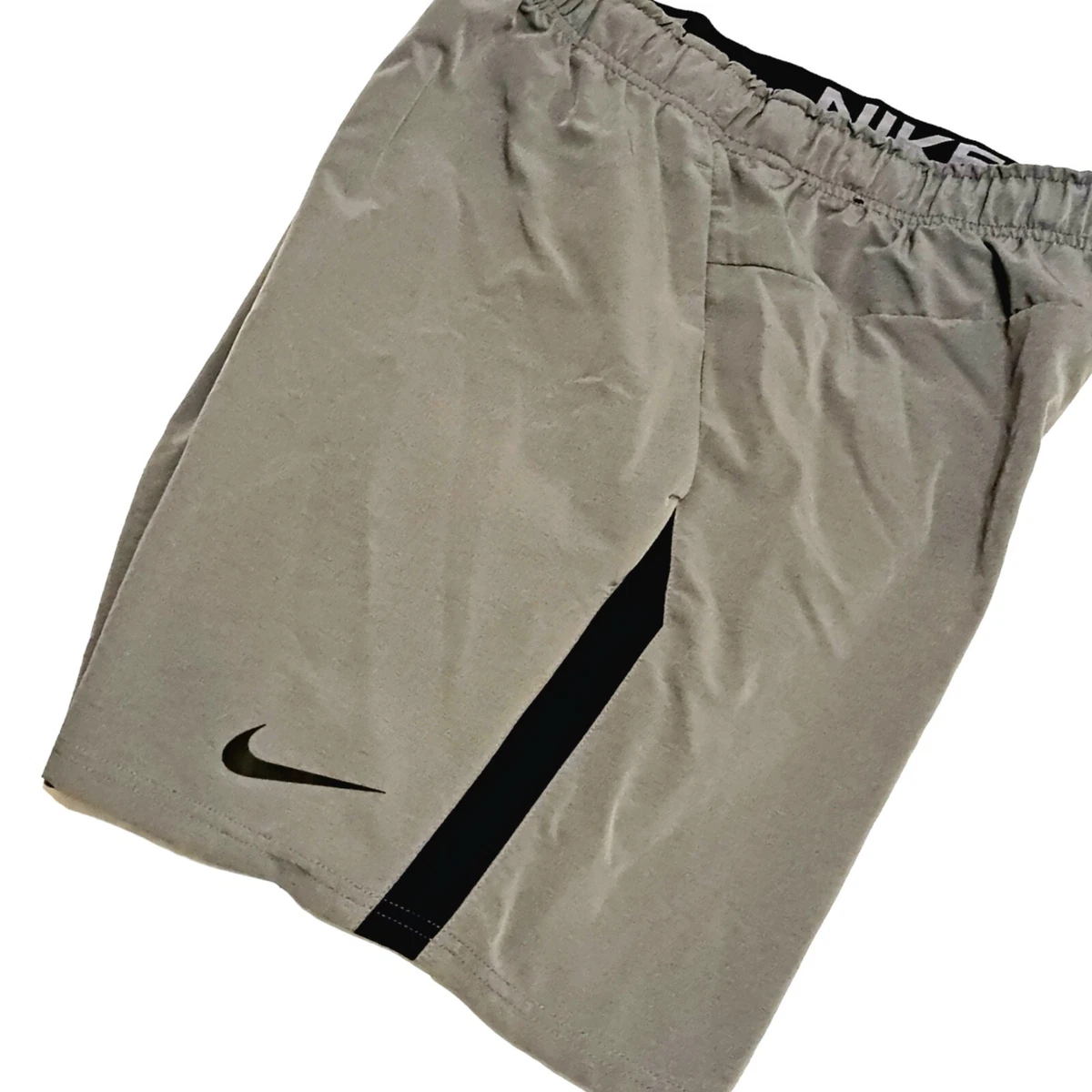 Nike standard hotsell fit shorts mens