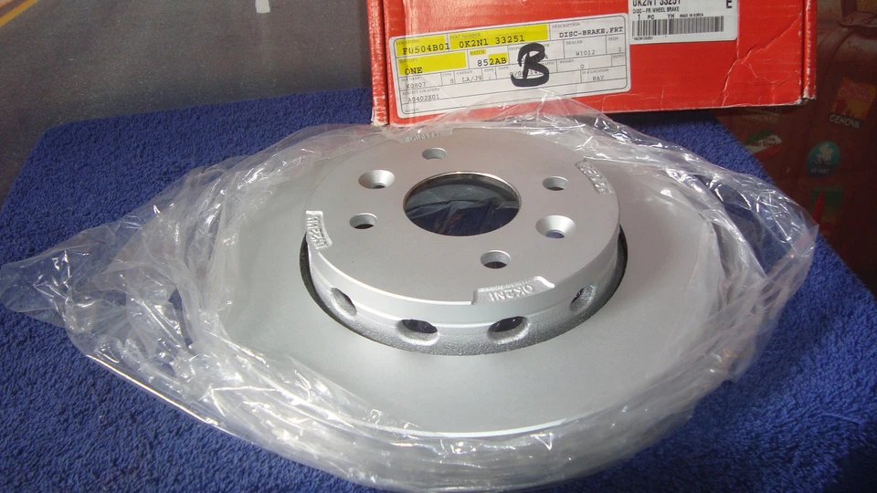 Rotor de freno para Kia Sephia Shuma II escotilla 2003-2004 delantero OEM OK2N1 33251 Z1 Foto 2 de 4