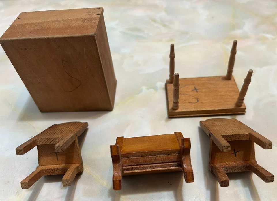 Antiguo juego de sala/comedor Strombecker 1938 casa de muñecas miniatura estantería etc. Foto 4 de 4