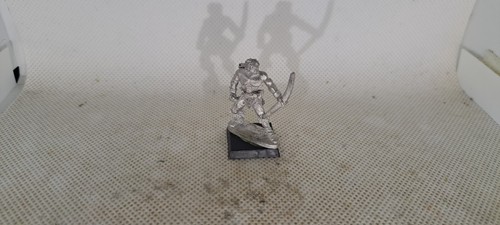 28mm Retro Warhammer - Barbarian w/ Bow Type 4 - 第 1/3 張圖片