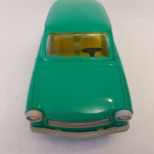 Vintage DDR Germany Green Trabant 601 Plastic Friction Toy - 17cm - Picture 8 of 19