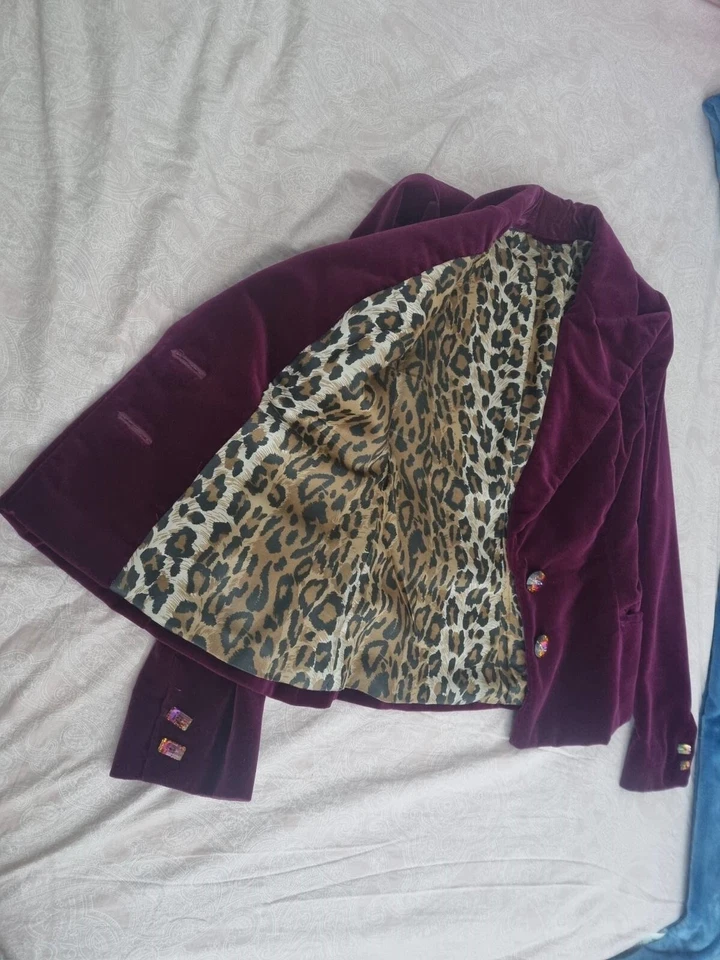 Giacca da donna in velluto con bottoni Swarovski - Immagine 3 di 4