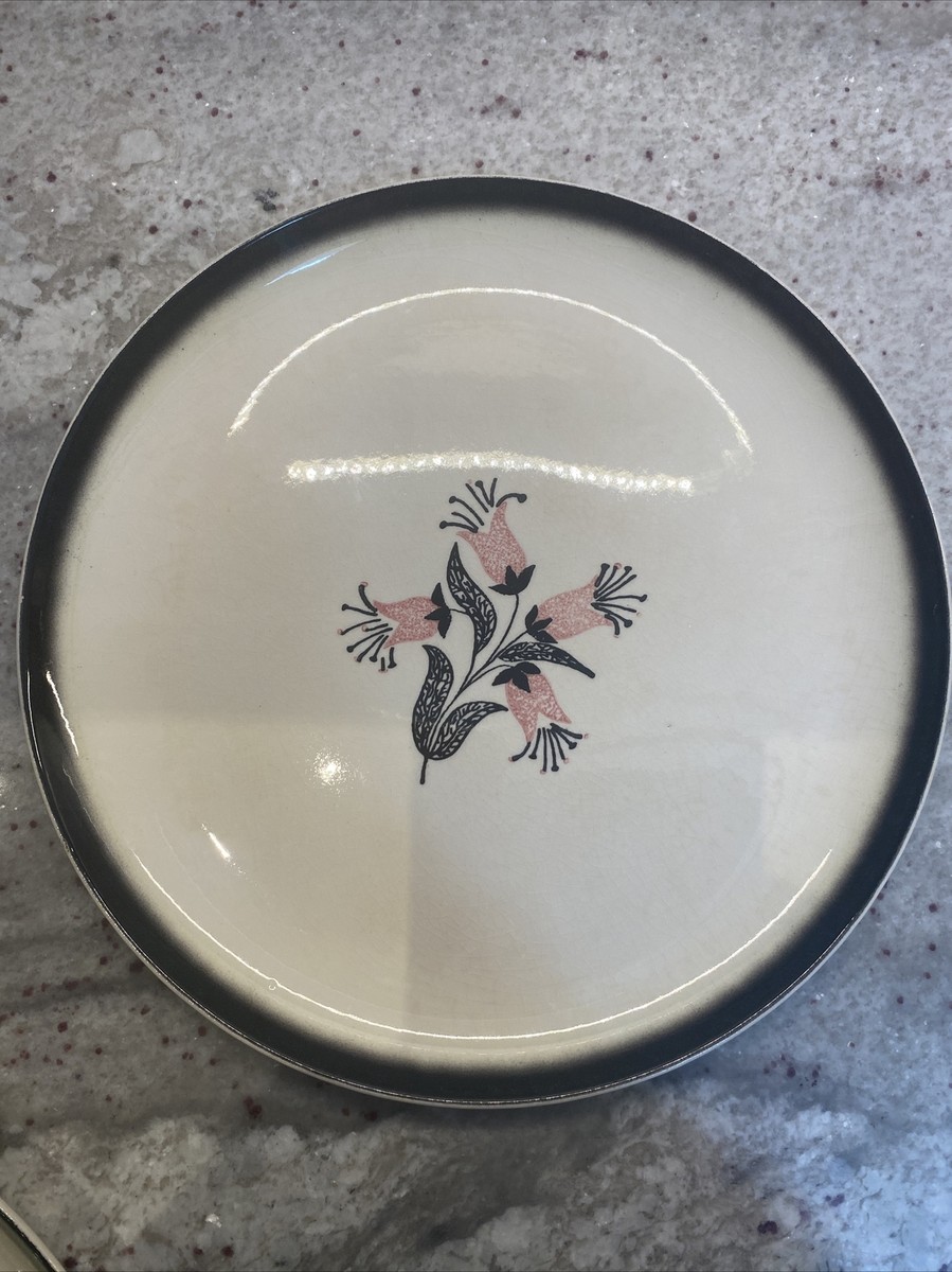 Fuchsia Stetson Potteries Fuchsia Black Pink 1/2” Dinner Plate MCM