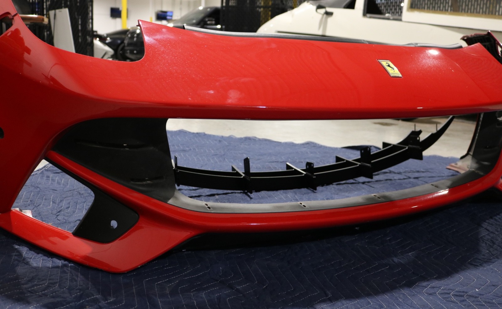 84860300 OEM FERRARI F12 BERLINETTA FRONT BUMPER GRILLE 