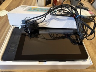 GAOMON PD1161 TABLET W/ HDMI AND POWER CABLES MISSING PEN READ DESP.