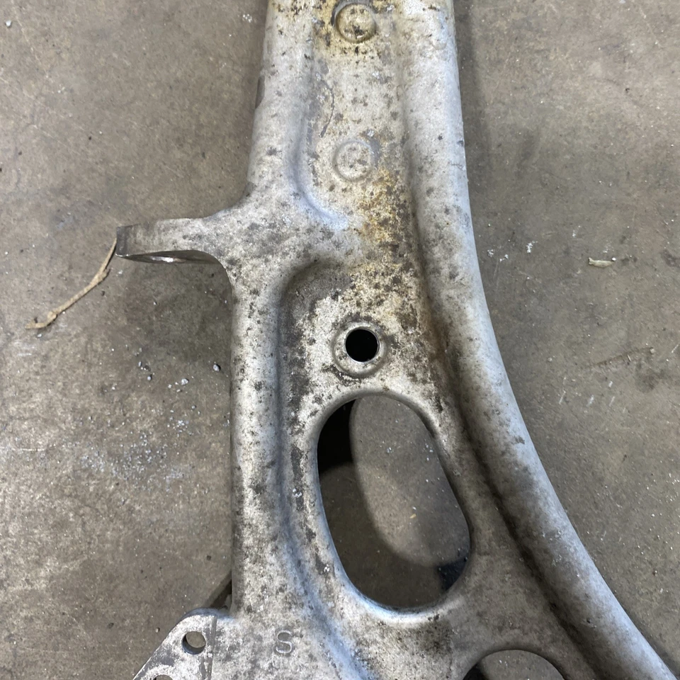 Subaru Impreza Sti 2006 2007 sedán brazo de control inferior delantero derecho fabricante original Foto 3 de 4