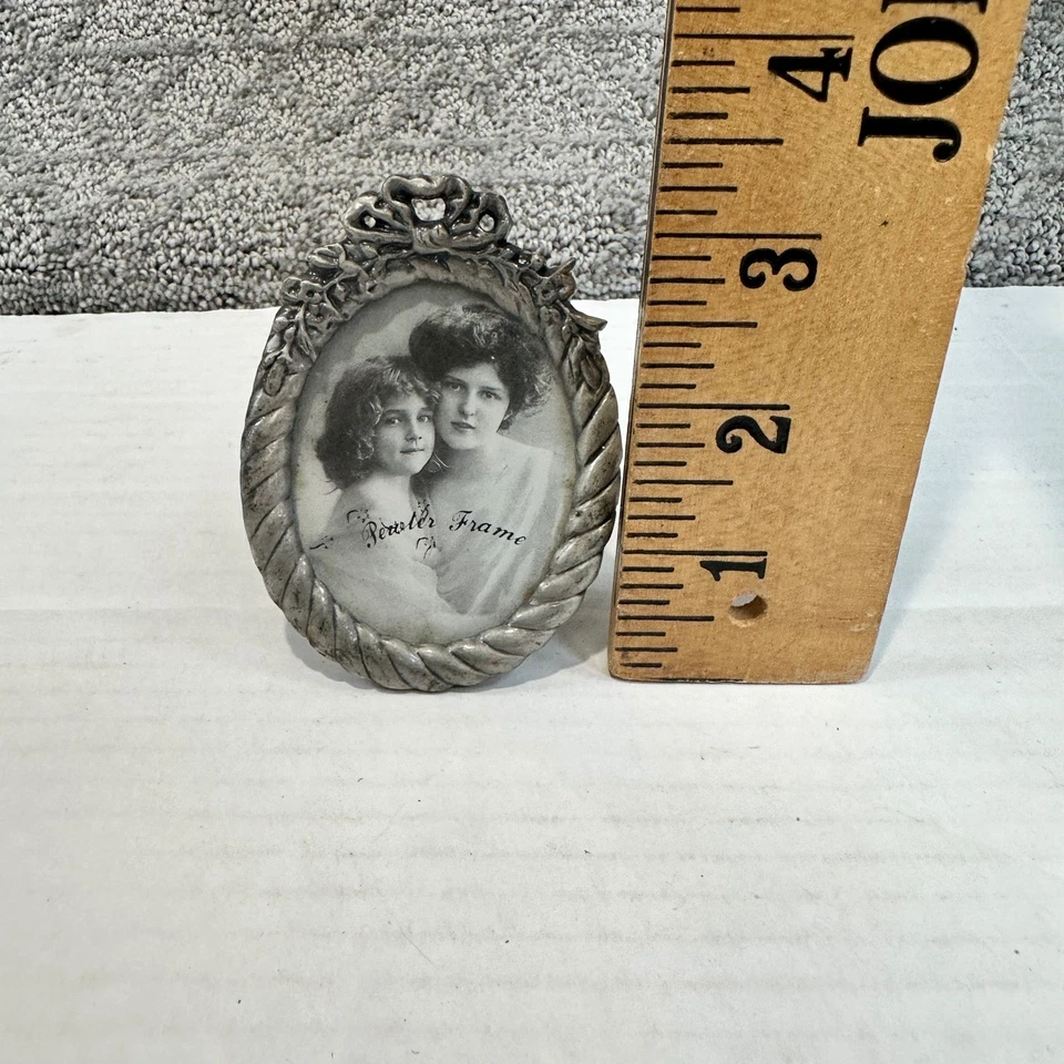 Vintage Oval Pewter Photo Frame Ornate Floral Design Stand "Made in Taiwan" - Image 3 of 4