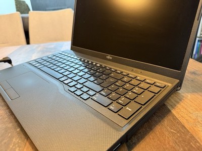 Fujitsu Lifebook A3511 Laptop, Studenten Schüler 16GB RAM, 256GB SSD, Win 11 Pro