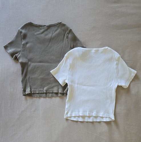 UNIQLO - Ribbed Short Sleeve Tees in Olive & Cream, XS/S - Bild 3 von 8