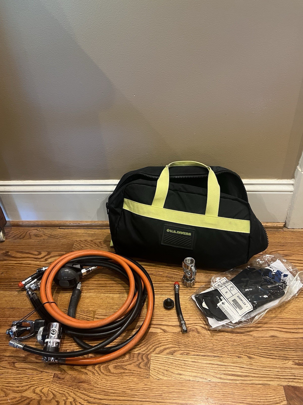 SCUBA DIVING PRE-OWNED U.S.DIVERS CRESSI SUB GEAR/ KIT LOT WITH CARRY BAG