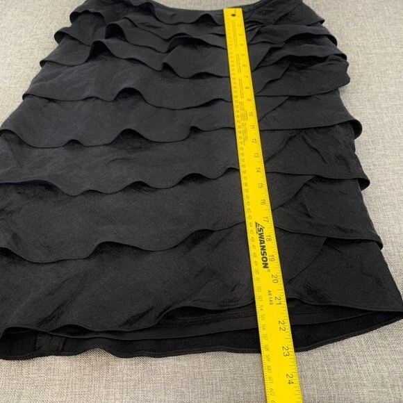 Falda de Noche Victor Costa Negra con Volantes en Niveles Talla 4 Forrada Cierre de Cremallera Foto 4 de 4