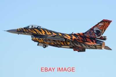 FOTO FLUGZEUG GENERAL DYNAMICS F-16C '92-0014' C/N 4R-115. ALLOCATED US MILIT