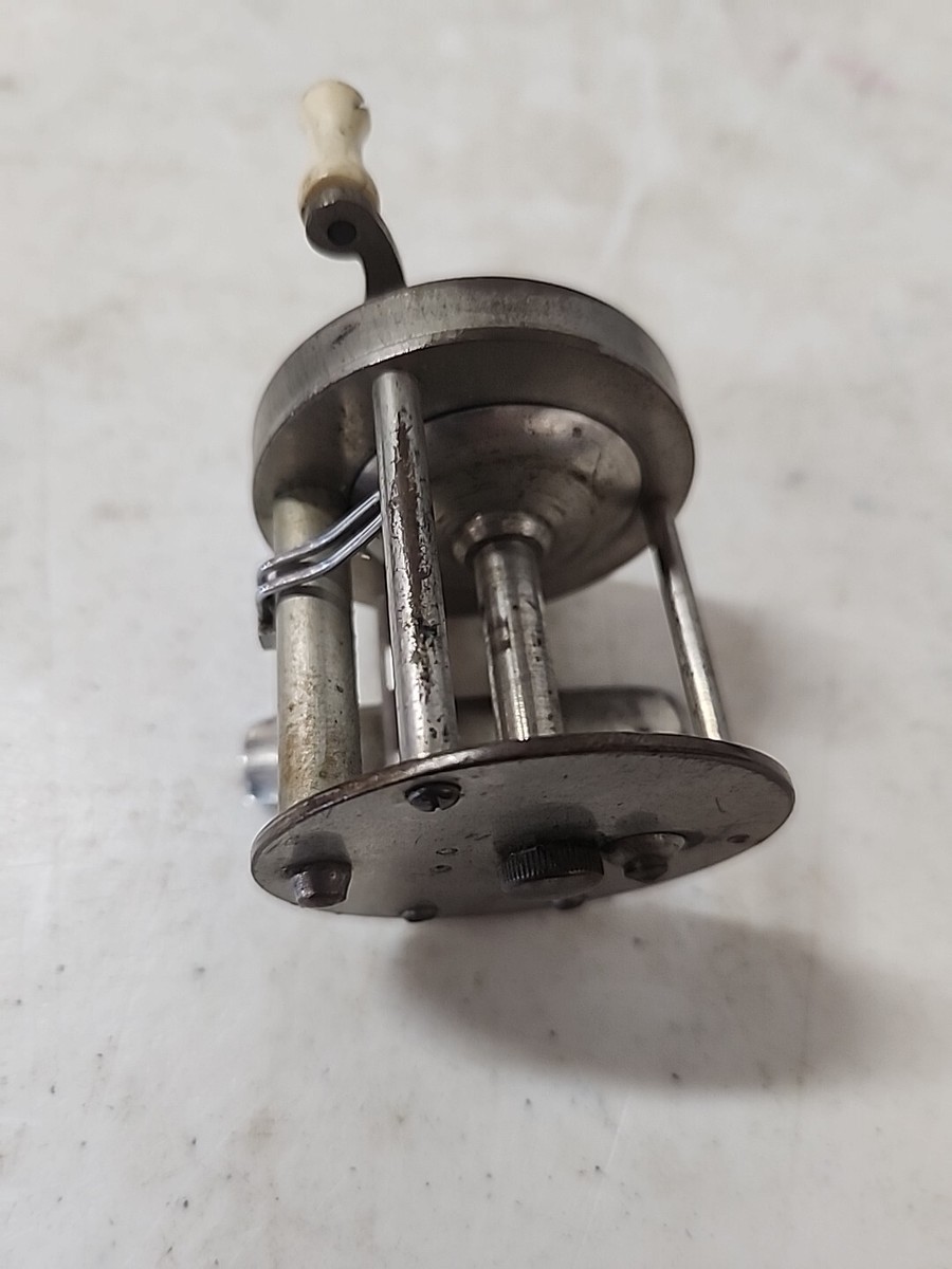 Vintage Shakespeare Intrinsic fishing Reel No. 1959 Model 31