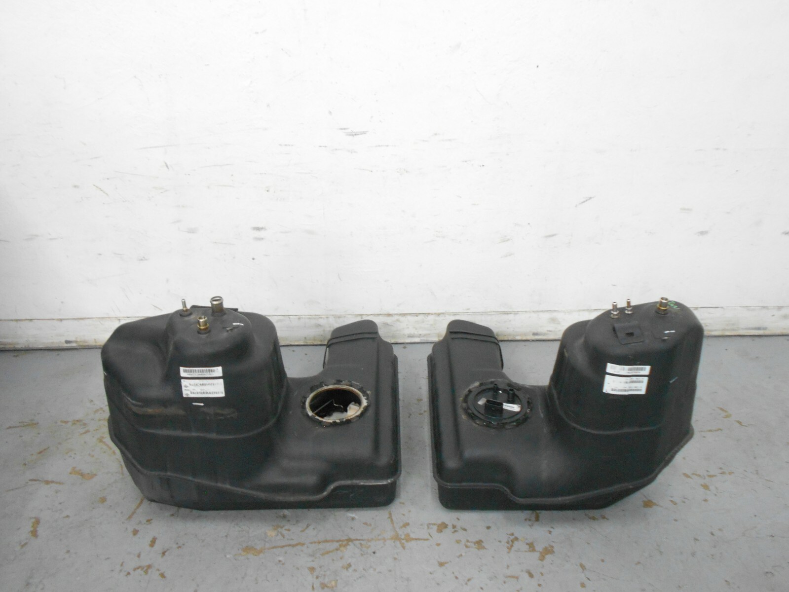 2011 09 10 12 Audi R8 V8 Fuel Tanks   #3068 M5