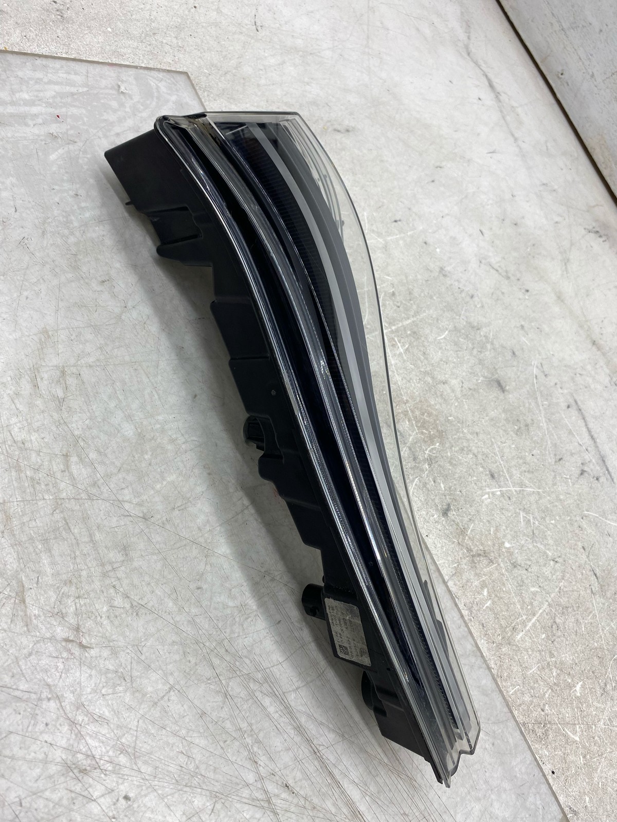 2020-2025 ASTON MARTIN DBX OEM RIGHT REAR LIFTGATE LED LIGHT LAMP MY83-138452-BD