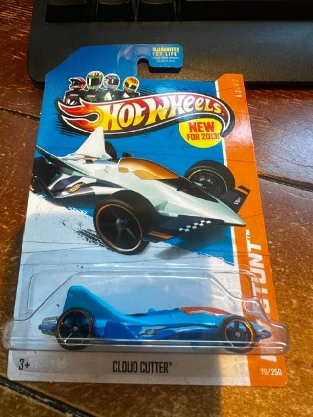 2013 Hot Wheels HW Stunt Cloud Cutter #79 Blue