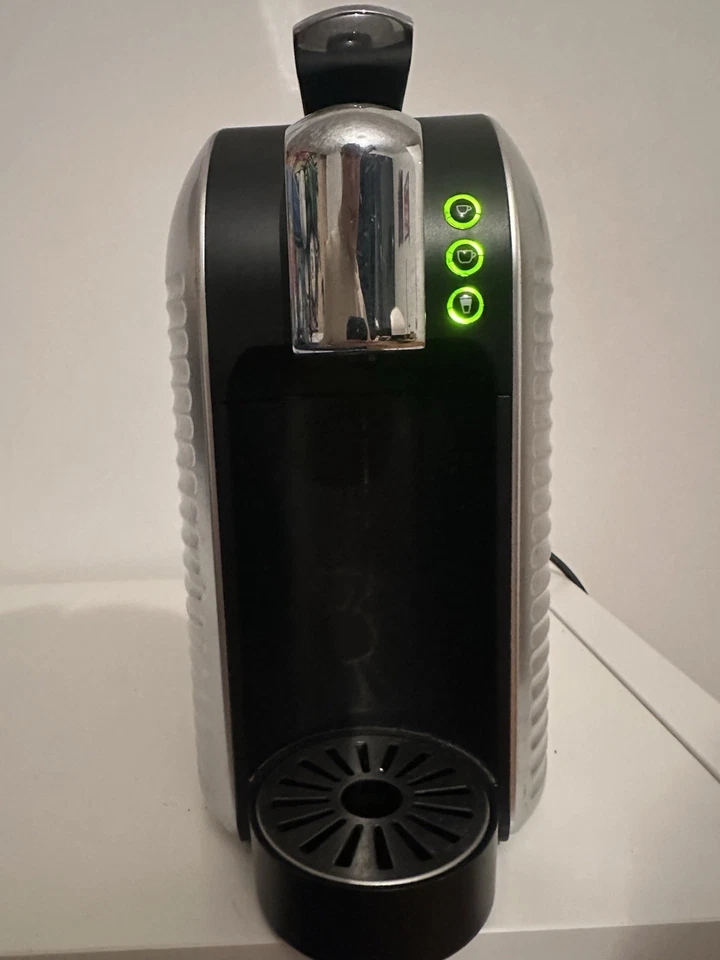 K-fee Kapselmaschine von Krüger – edles Design in Silber, top Zustand - Bild 2 von 3
