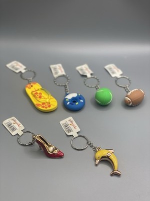 6 Schlüsselanhänger Giftworks Ltd. Tennis- & Rugbyball, roter Stiletto, Flip-Flop, Delphin