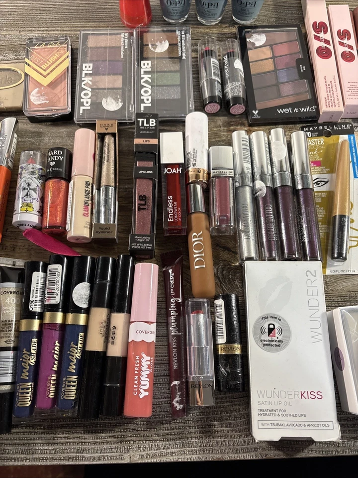Wholesale Bundle, Maxed Makeup Up Lot 67 Pc - Image 3 of 4
