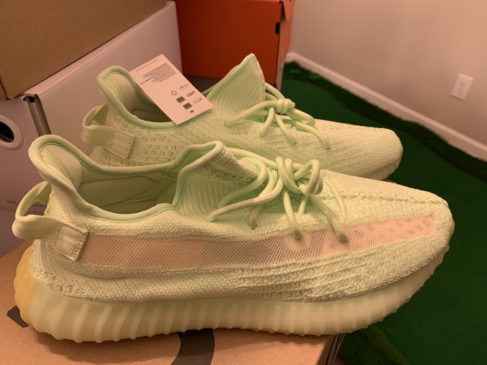 adidas Yeezy Boost 350 V2 Glow 