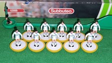 SUBBUTEO FOOTBALL DE TABLE ÉQUIPE LEEDS UNITED 10 JOUEURS + 1 GARDIEN 374 SUBBUTEO FOOTBALL DE TABLE ÉQUIPE LEEDS UNITED 10 JOUEURS + 1 GARDIEN 374