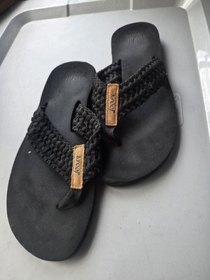 UsedVeryGood - Reef Womens Cushion Threads Flip Flop, Black, 9
