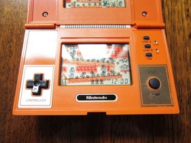 NINTENDO Donkey Kong Game and Watch in Excellent Condition (DK-52) 1982