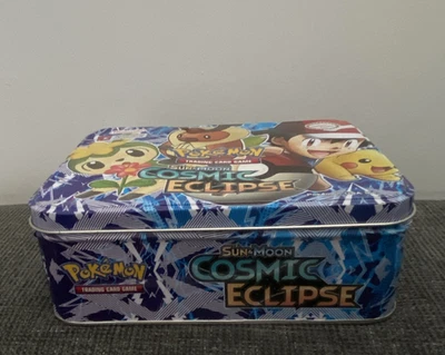 +1kg Pokémon TCG Blechdose Sun & Moon Cosmic Eclipse aus Metall, Standardgröße - Bild 1 von 3