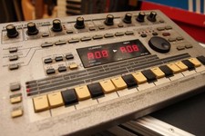 Roland MC-303 Groovebox Vintage Sequencer Drum Synthesizer Tested Used