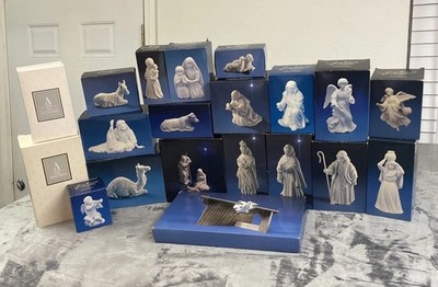 VTG 1980s White Porcelain Bisque Christmas Avon Nativity Set 22 Pc Boxes Creche