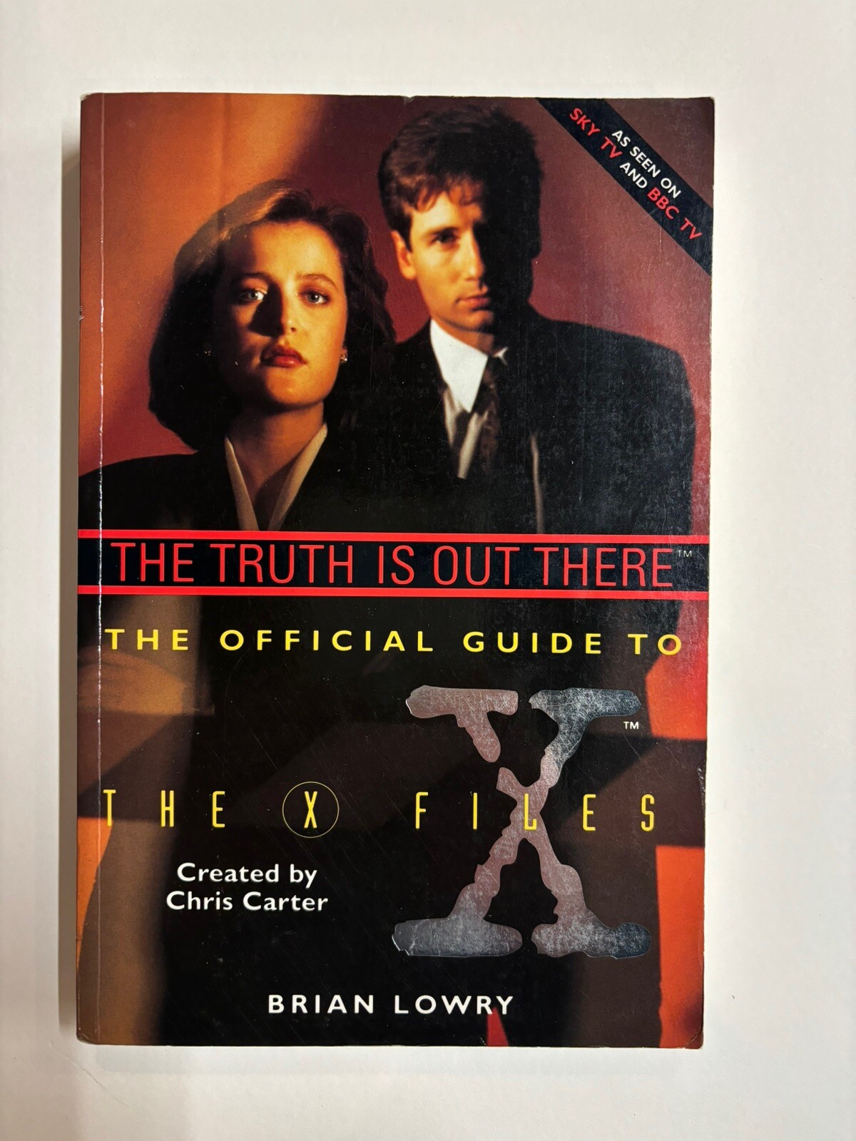 The Truth is Out There: The Official Guide to the X-Files: Softback