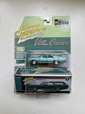2025 Johnny Lightning 1964 OLDS VISTA CRUISER White Lightning