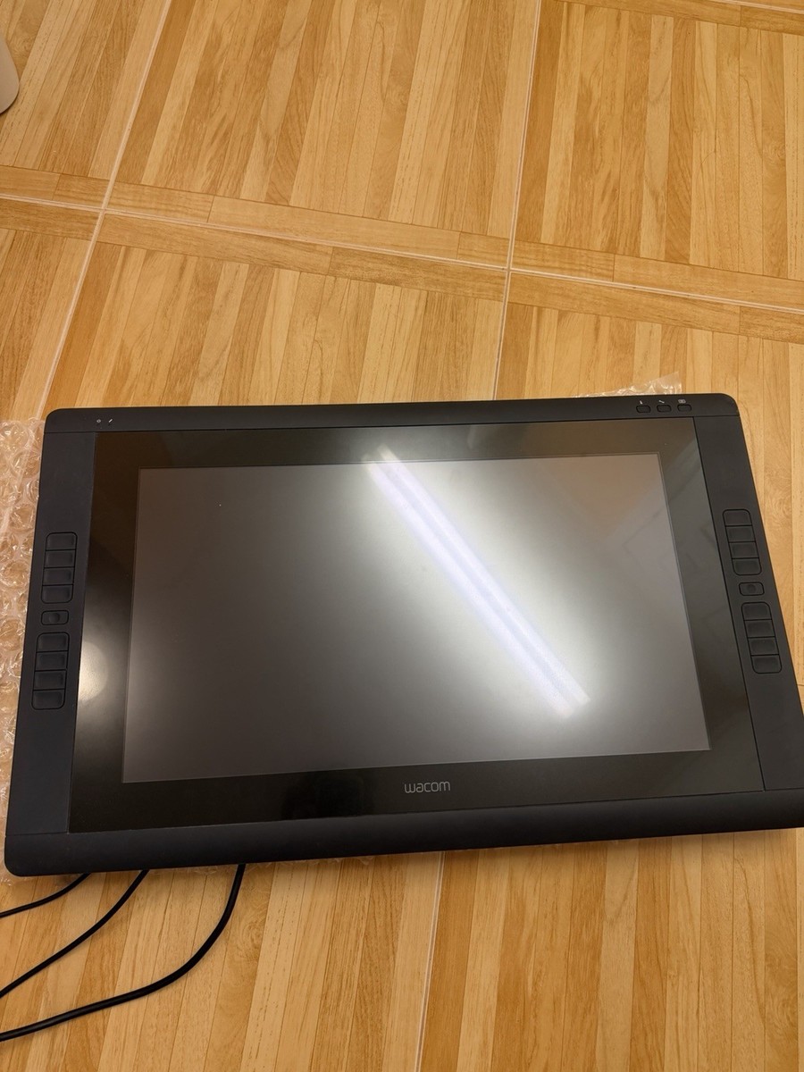 Wacom Cintiq 22HD Touch Interactive Pen Display DTH2200