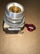 Allen Bradley 800T-16HR17KB6AX Selector Switch 120V Red 2 Pos Illumin.  (St1837)
