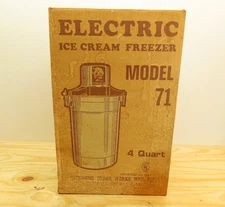 Richmond Cedar Ice Cream Maker Freezer Electric 4 quart Model 71 CIB Working