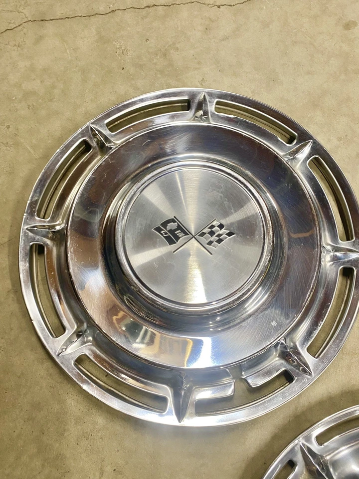 (3) Juego de tres cubiertas de rueda Chevrolet Impala 1960 tapacubos 14" buen estado Foto 3 de 4