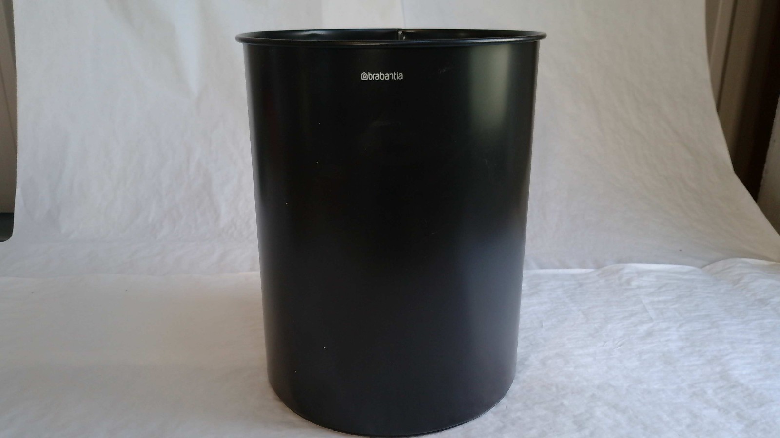 Papelera Clásica Brabantia 181443, 15 L - Negra