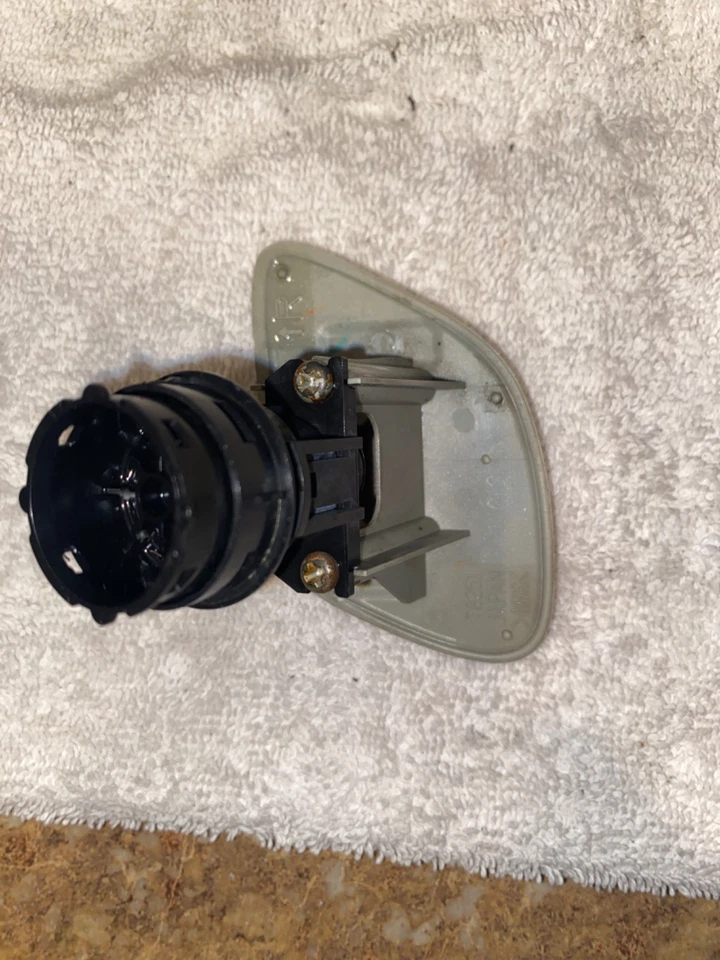 04-09 LEXUS RX330 RX350 RX400h КРЫШКА СОПЛА СТИРАЛЬНОЙ МАШИНЫ Millenium Silver 1C0 СПРАВА - Изображение 2 из 2