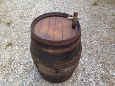 Ancien tonneau à vin foudre vigne vintage bistrot tonnelet chalet bistrot