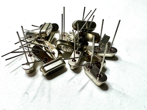 5pcs of ECS-35-17-4 Crystal 3.579545MHZ 17pF 2-Pin 17pF Thru-Hole Bulk - Picture 3 of 3